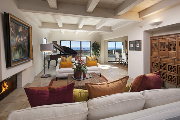 1154 Channel Drive living room, an oceanfront home in Montecito steps from the Four Seasons Santa Barbara Biltmore Hotel