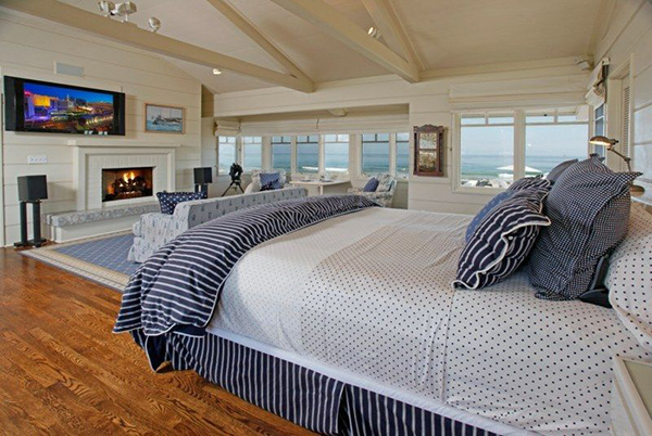 4257 Avenue del Mar master bedroom, a beachfront home in Sandyland Cove